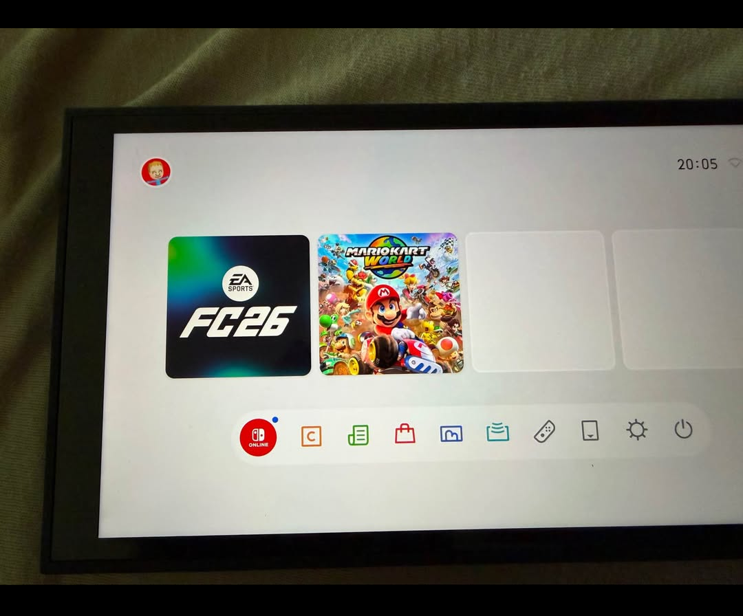 # Nintendo switch 2 con giochi + account ( leggere)