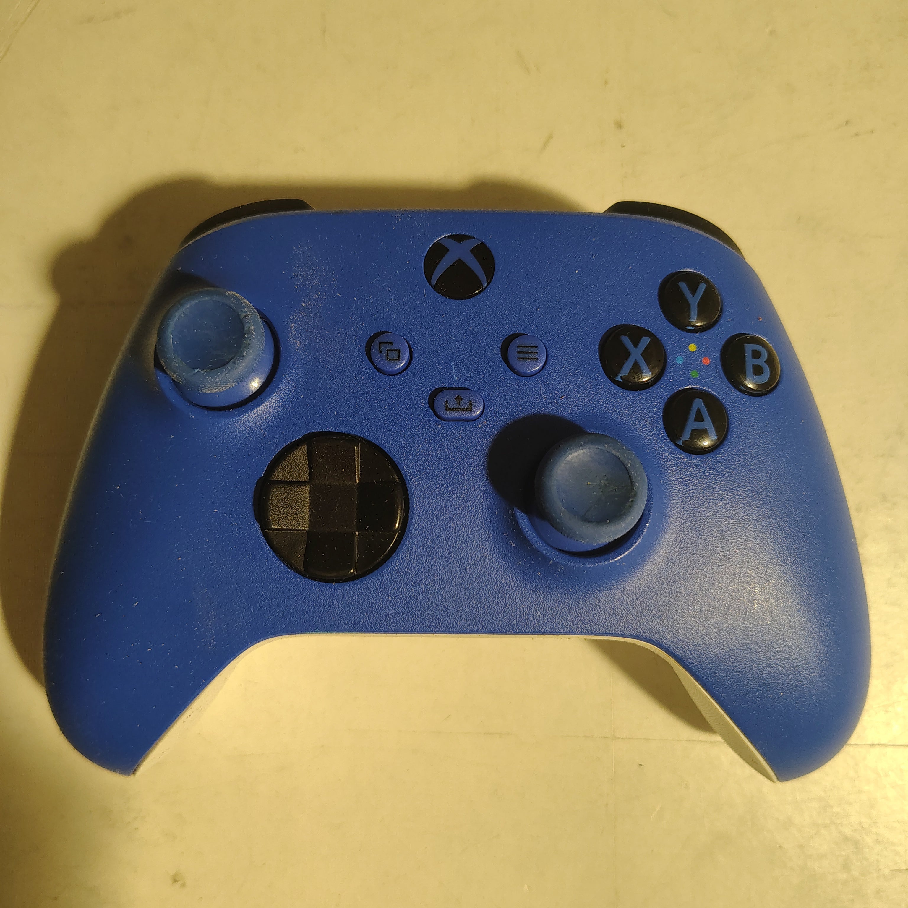 Xbox Wireless Controller Shock Blue - Wireless And Bluetooth Connectivity