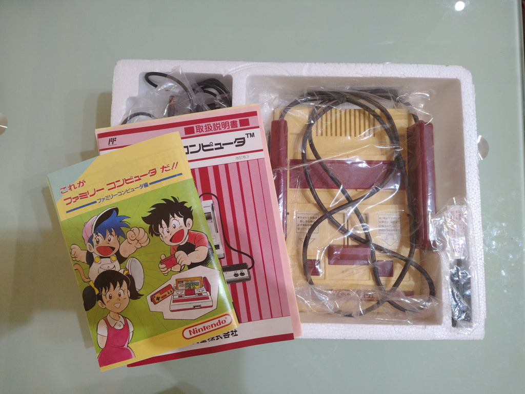 Console Nintendo FC Famicom in scatola