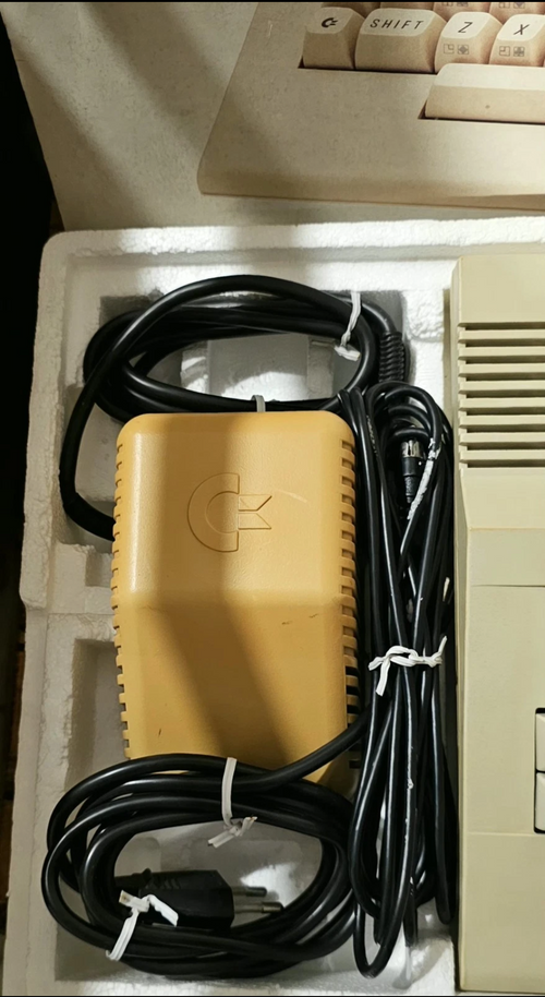Commodore 64 Completo Boxato  Scatola + Polistiroli  Manuali Originali