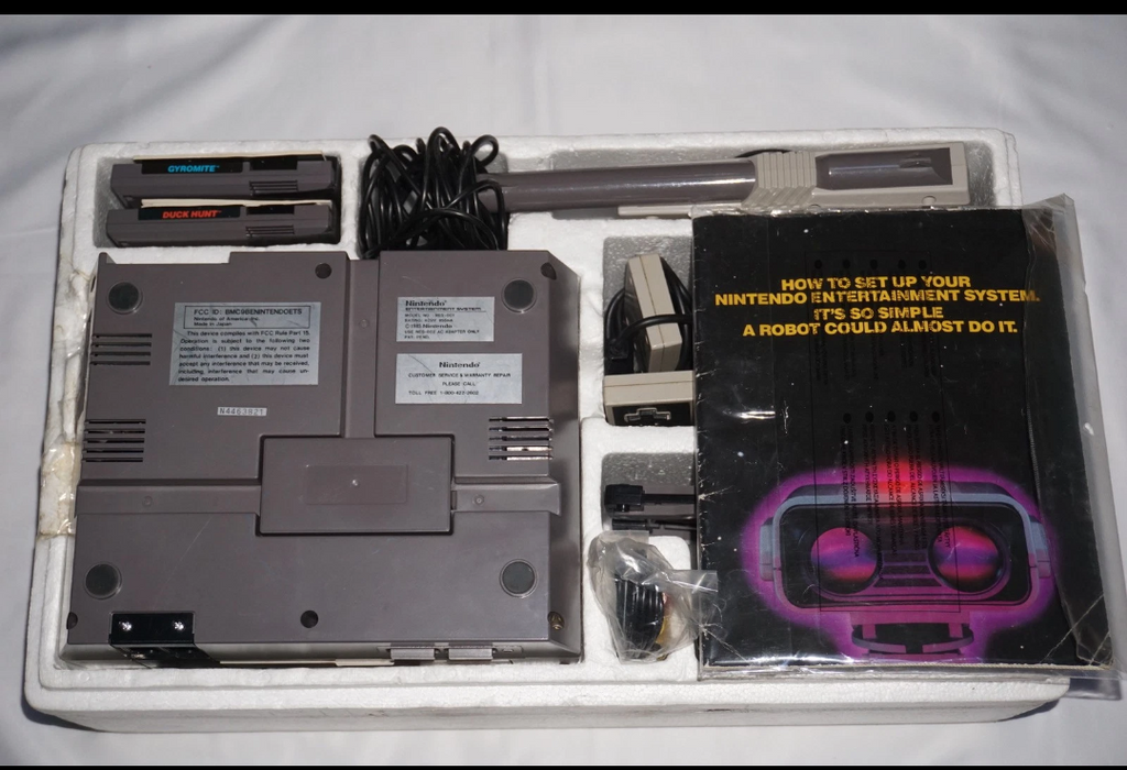 Nintendo NES Deluxe Set ROB Robot Console System