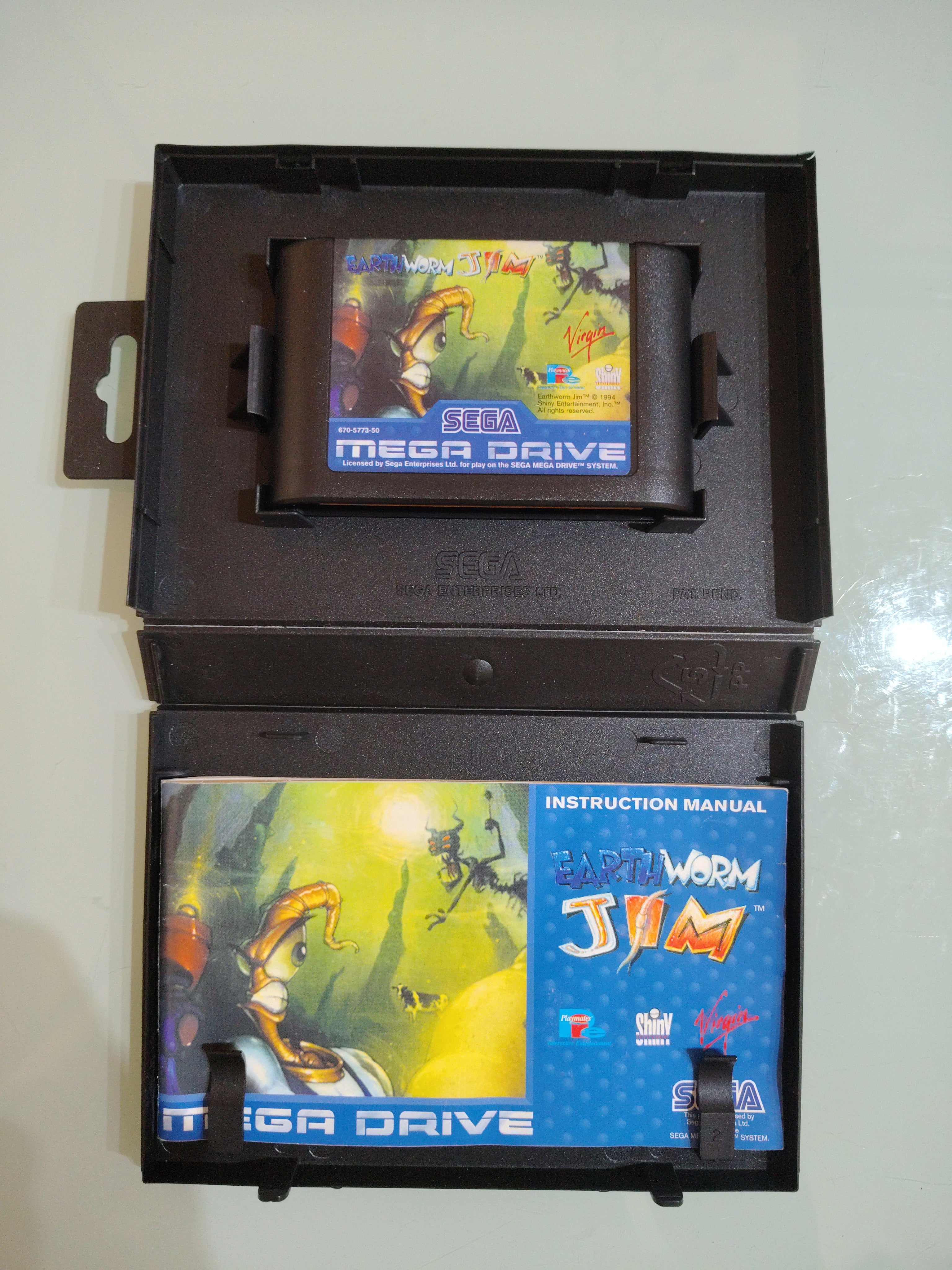 Sega Mega Drive gioco Earthworm Jim con scatola originale e istruzion