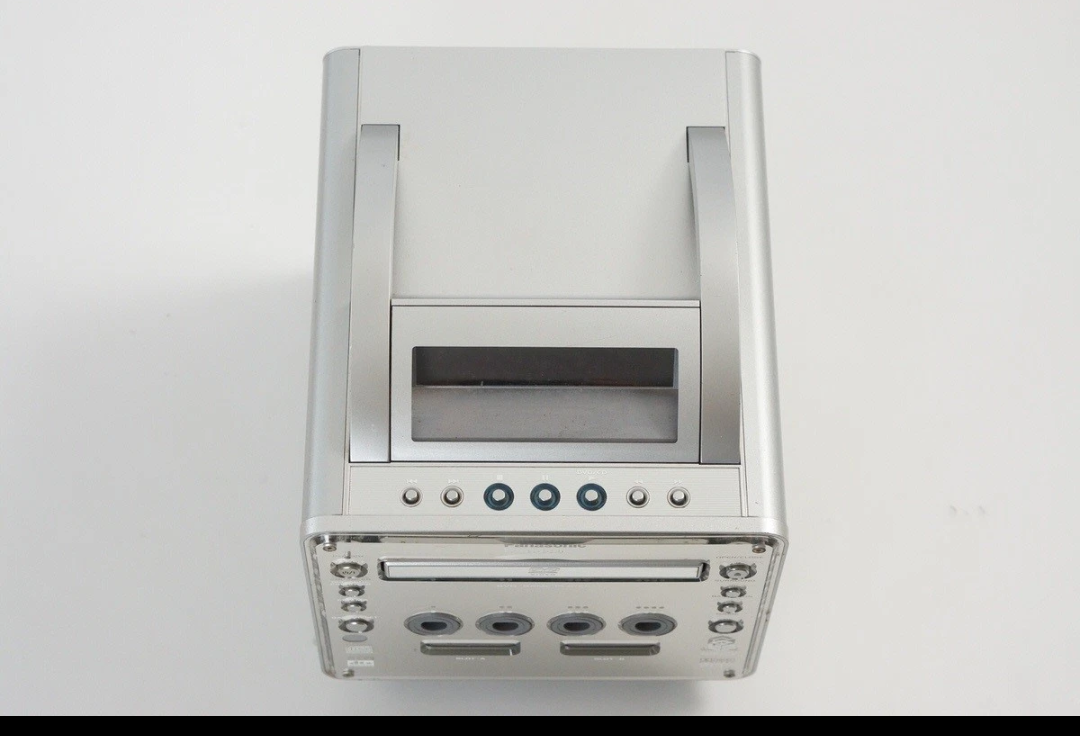Console GAMECUBE Q in scatola Panasonic ( leggere)