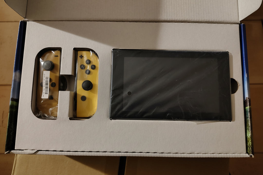 NINTENDO SWITCH EDIZIONE POKEMON PIKACHU..