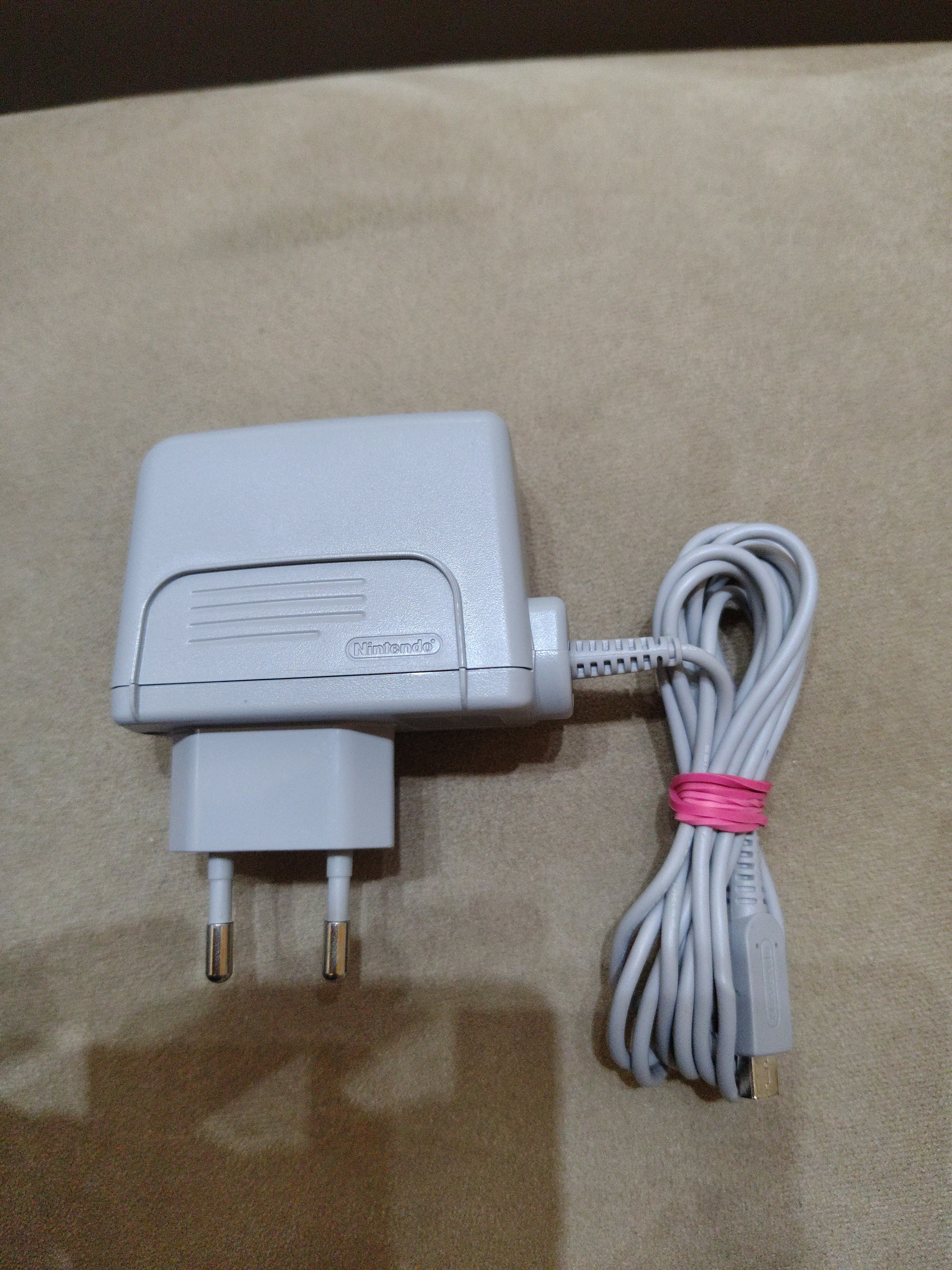 NINTENDO NEW 2DS XL BIANCO/ARANCIONE ( leggi)