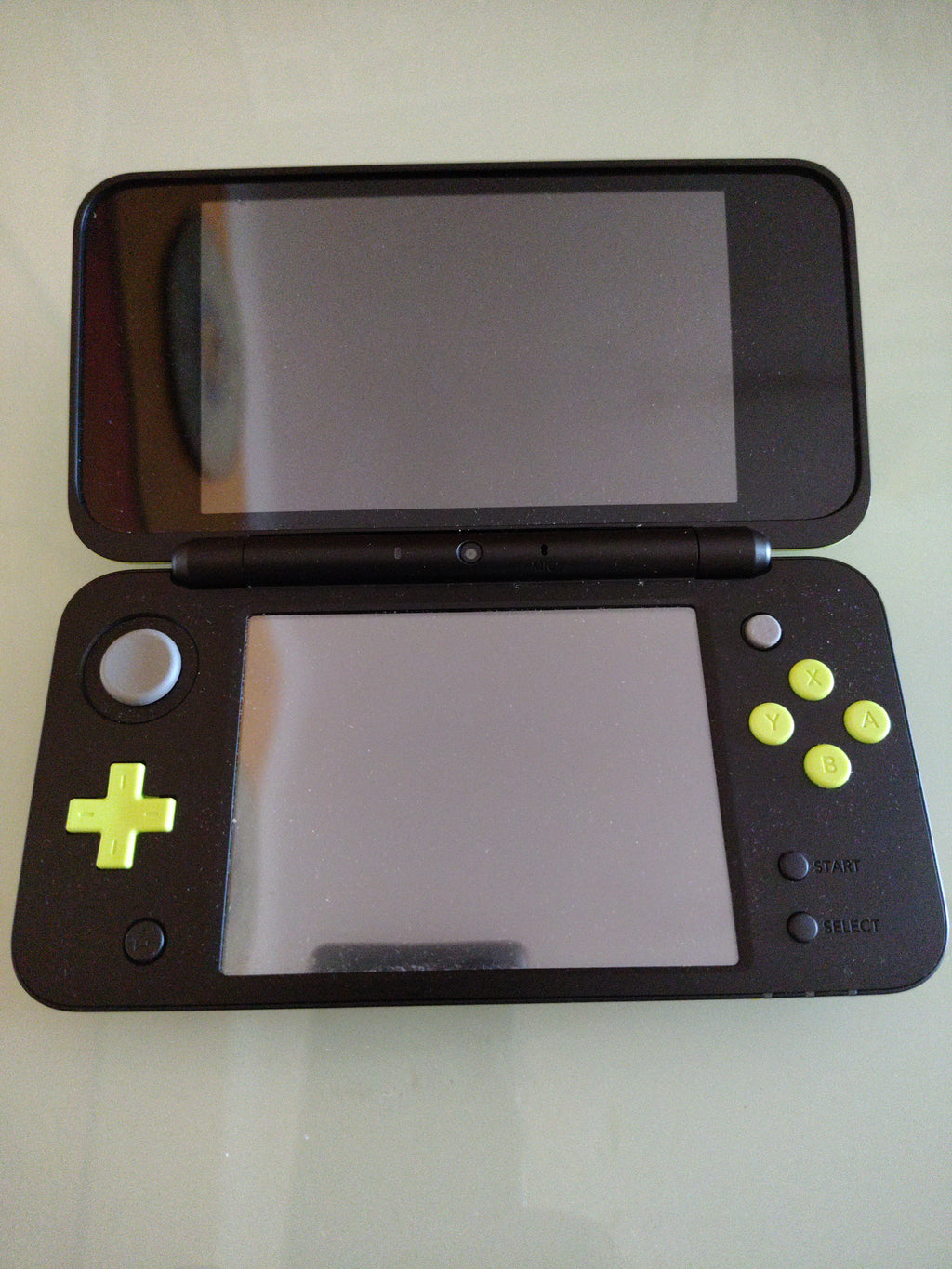 Console Nintendo  2DS XL  verde lime x nera con scatola usato