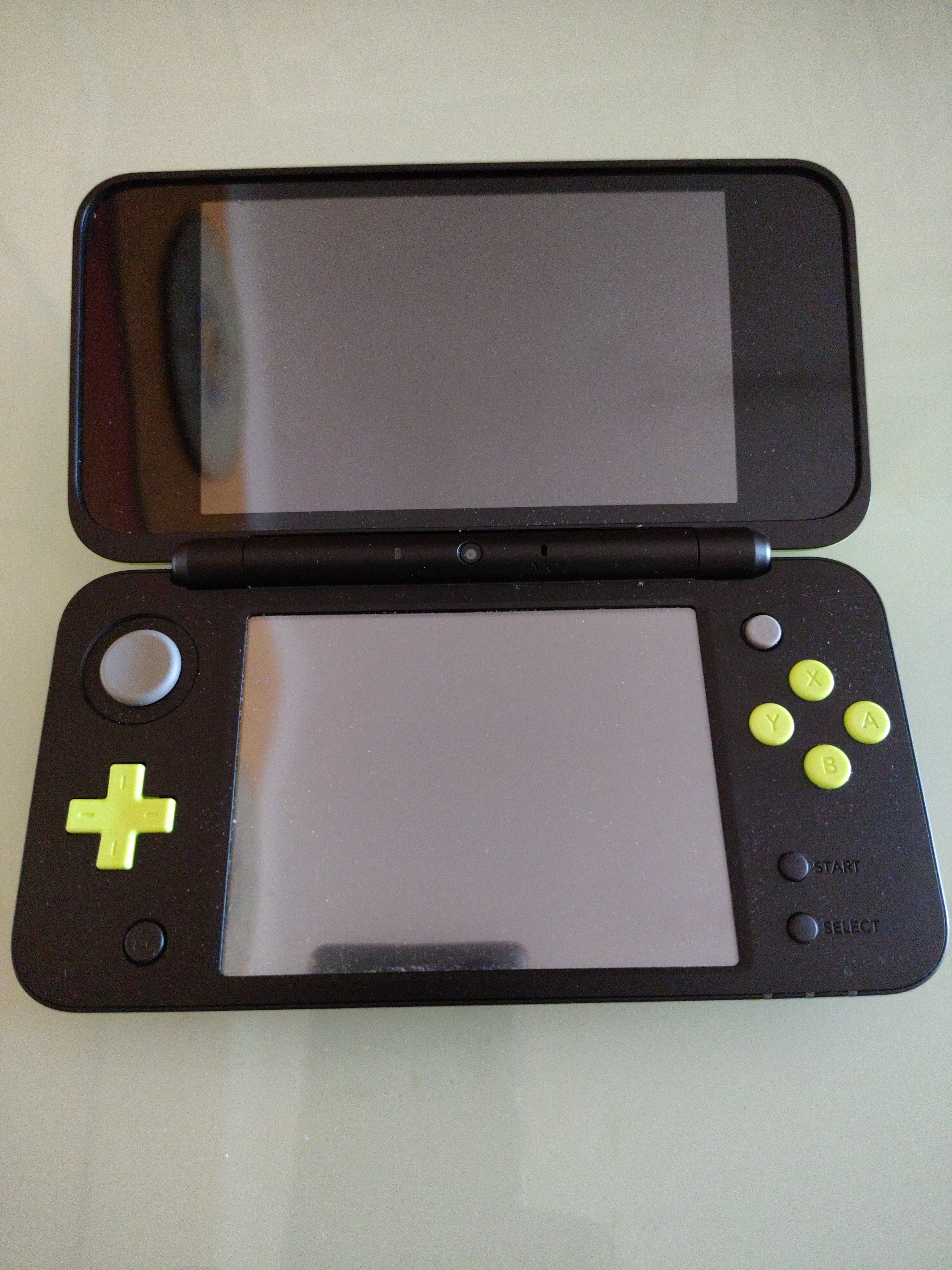 Console Nintendo  2DS XL  verde lime x nera con scatola usato