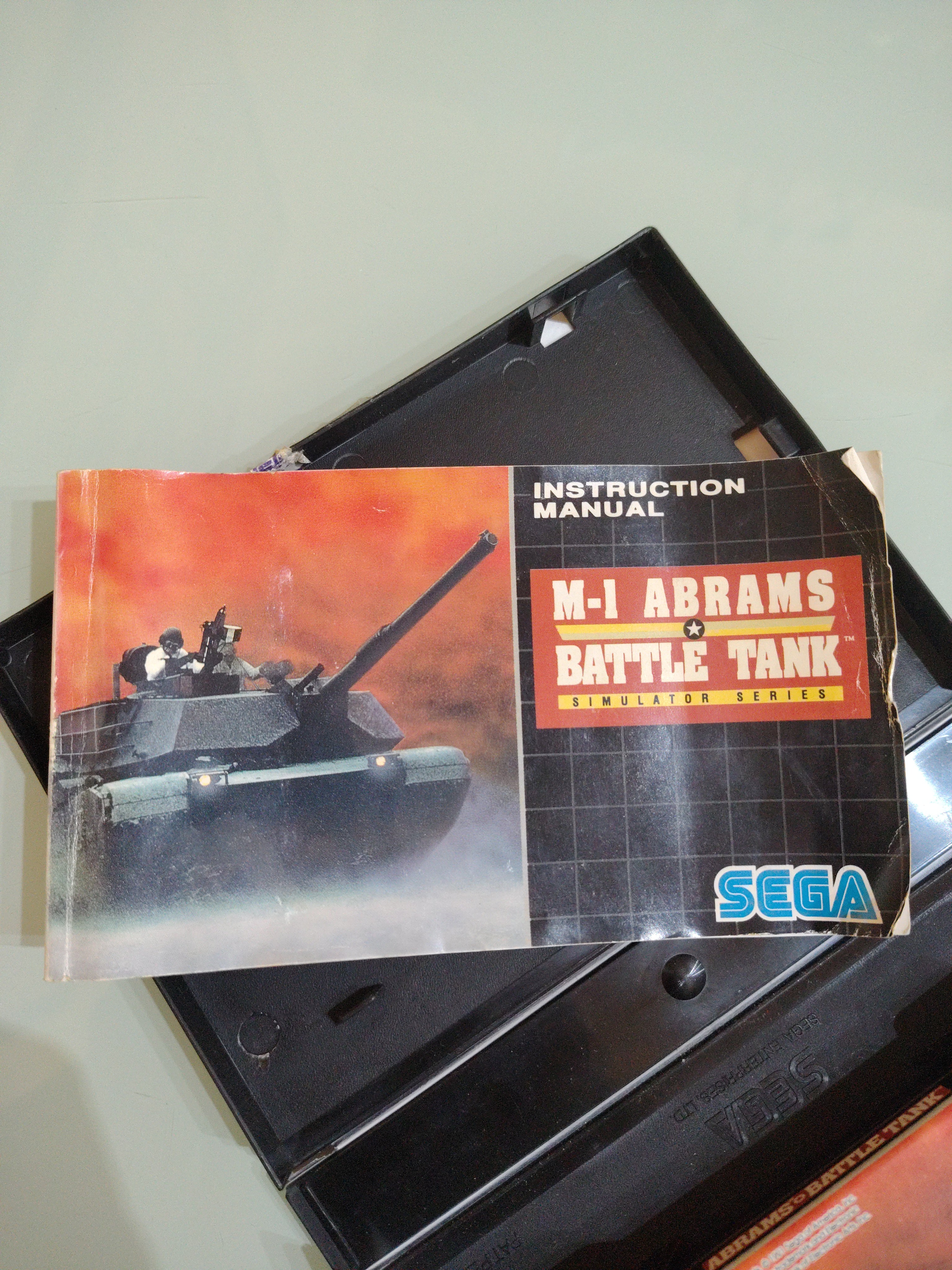 M-1 ABRAMS BATTLE TANK