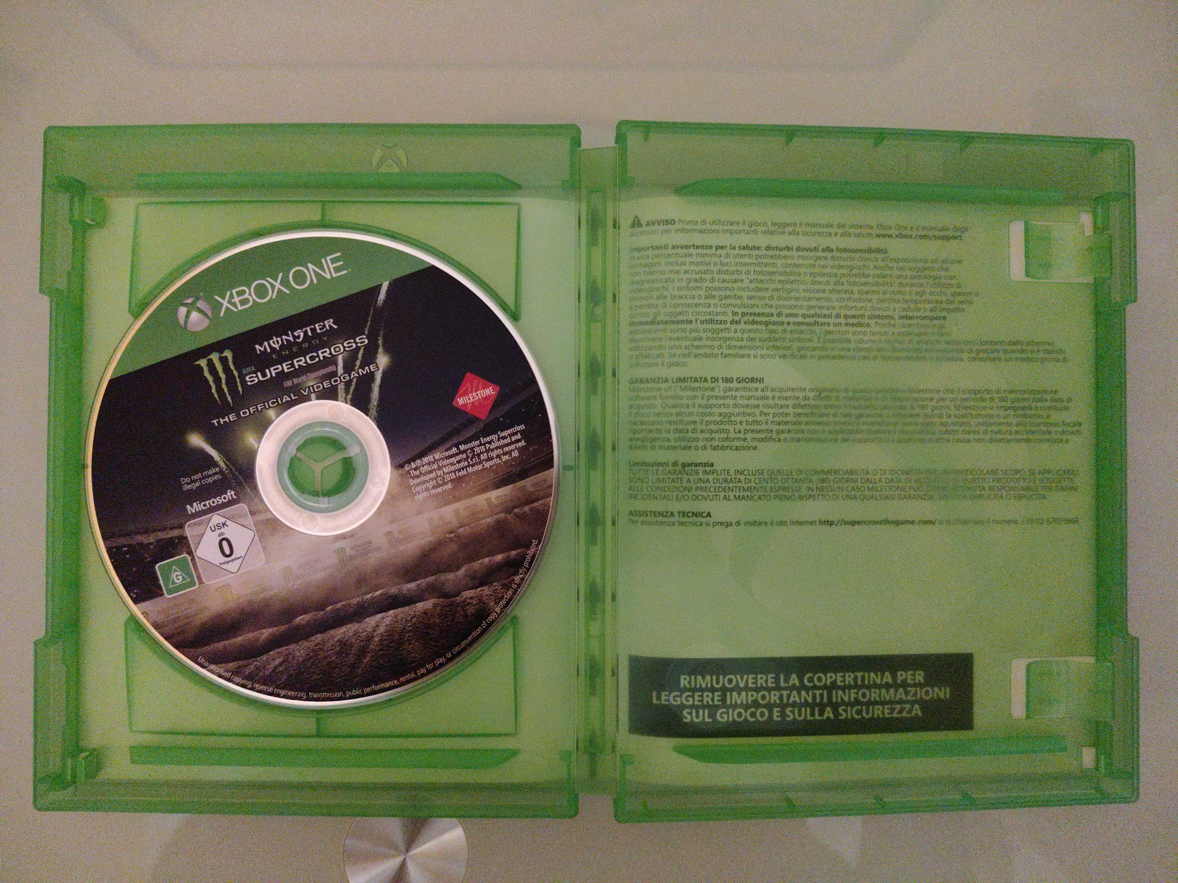 Monster Energy Supercross Xbox One videogioco corse multiplayer