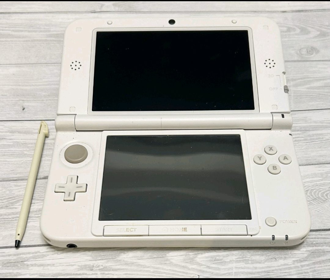 # Nintendo 3DS  LL Shin Megami Tensei IV Limited Edition..multilingue ( leggere)
