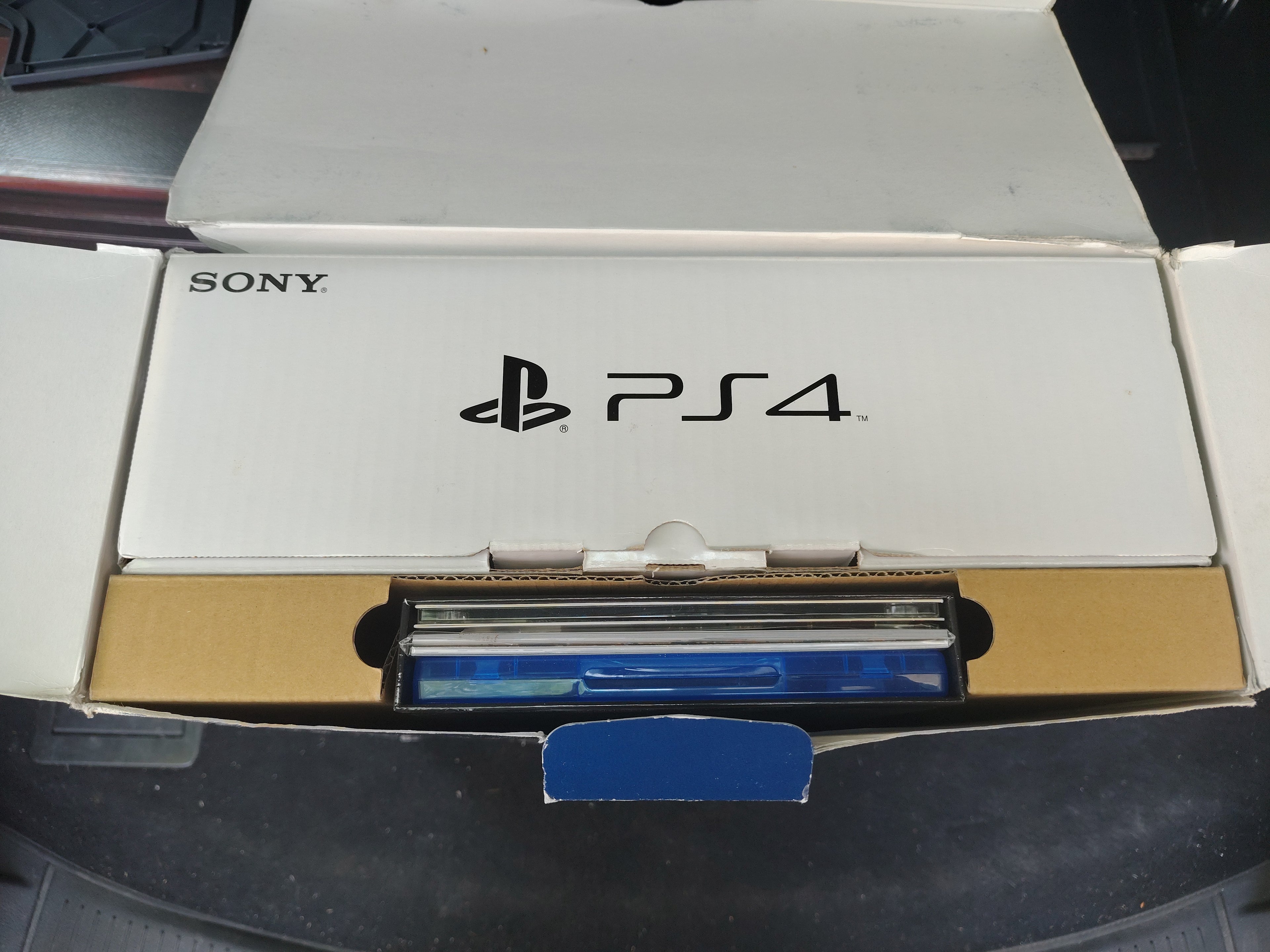 PlayStation 4 METAL GEAR SOLID V LIMITED PACK THE PHANTOM PAIN EDITION