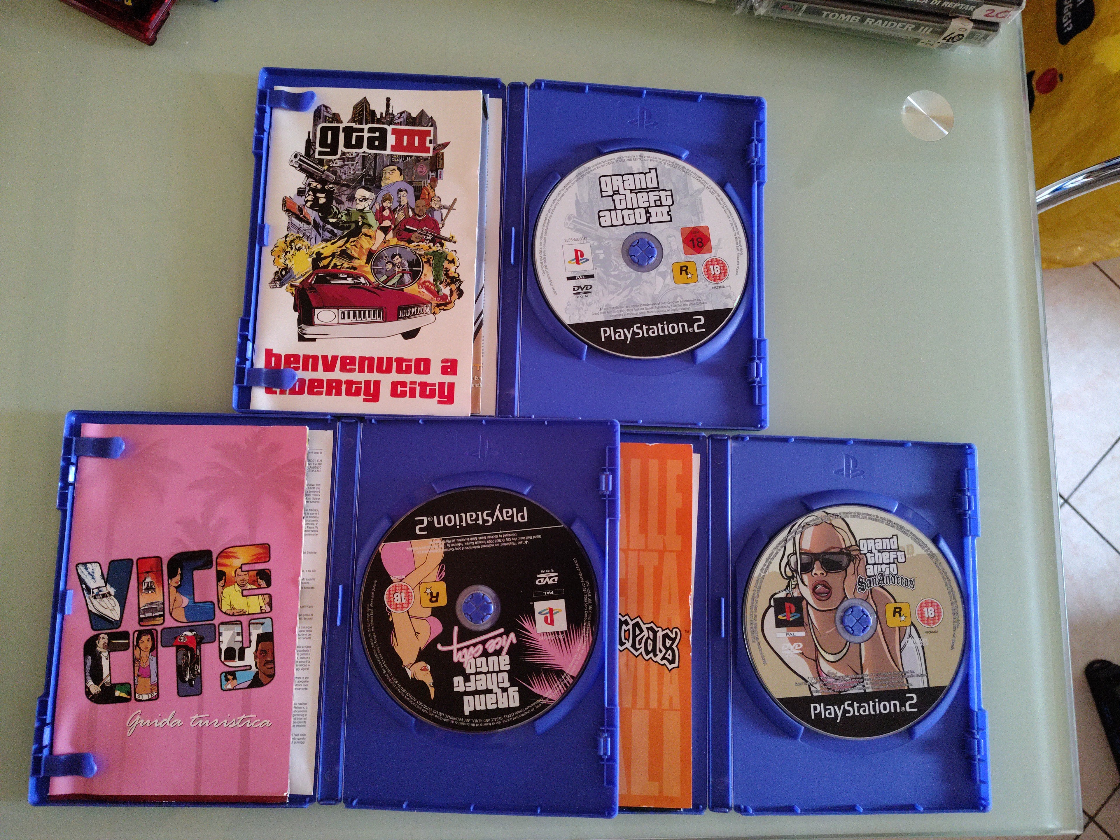 Grand Theft Auto: The Trilogy - III, Vice City, San Andreas [PlayStation 2] versione italiana