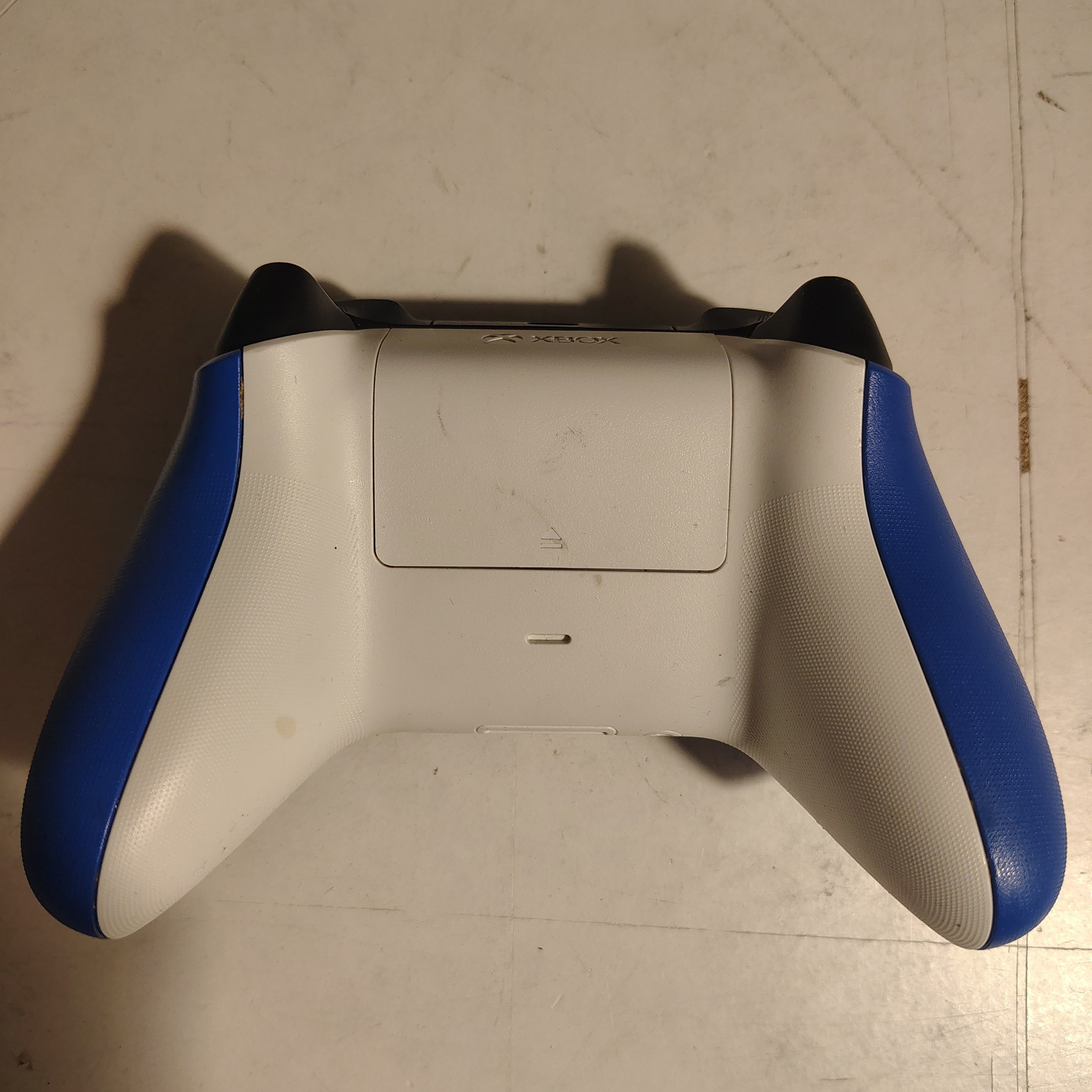 Xbox Wireless Controller Shock Blue - Wireless And Bluetooth Connectivity